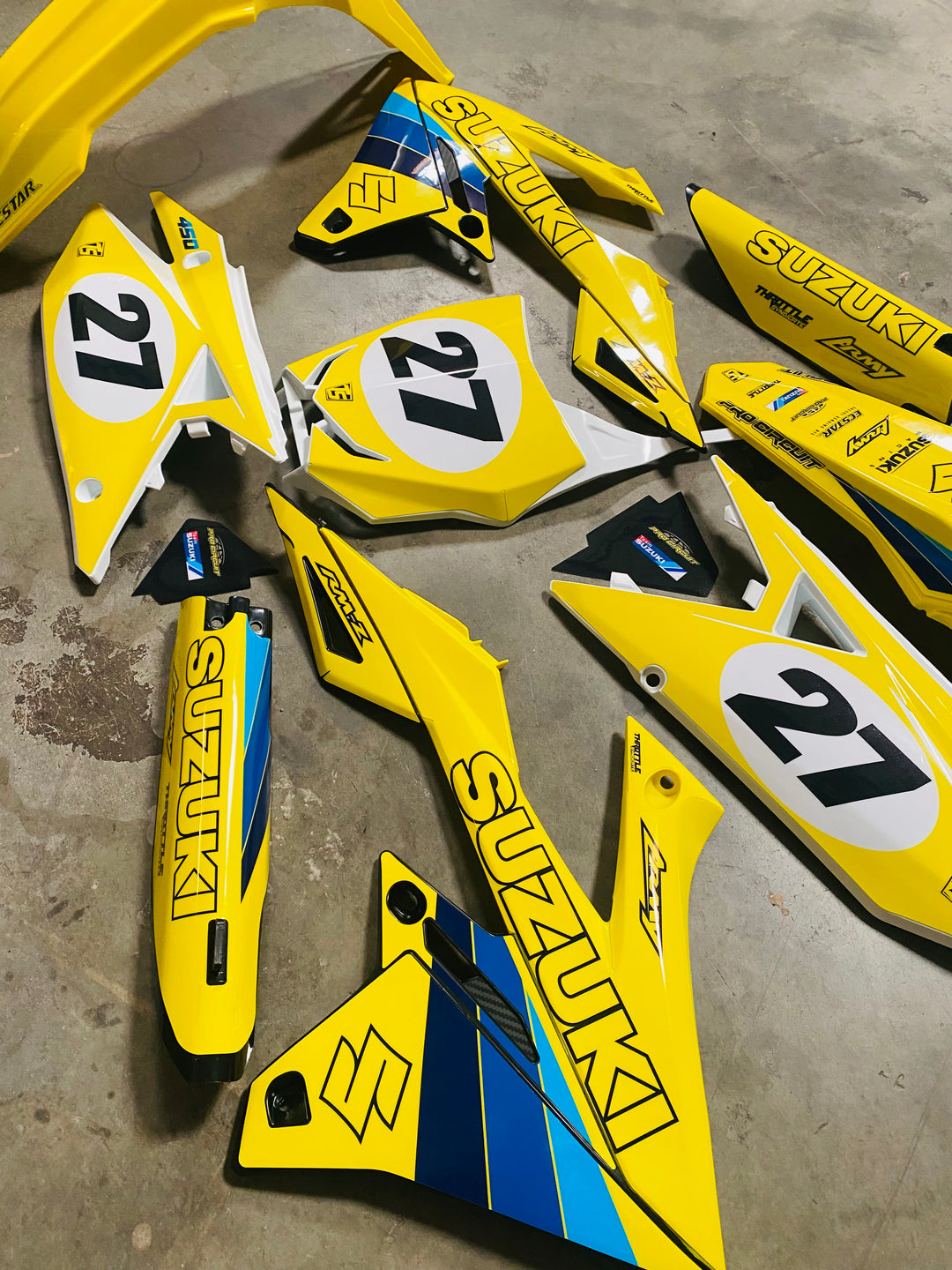 GRAPHICS AND PLASTIC SUZUKI 2019-2026 RMZ250 2018-2026 RMZ450 RM-Z