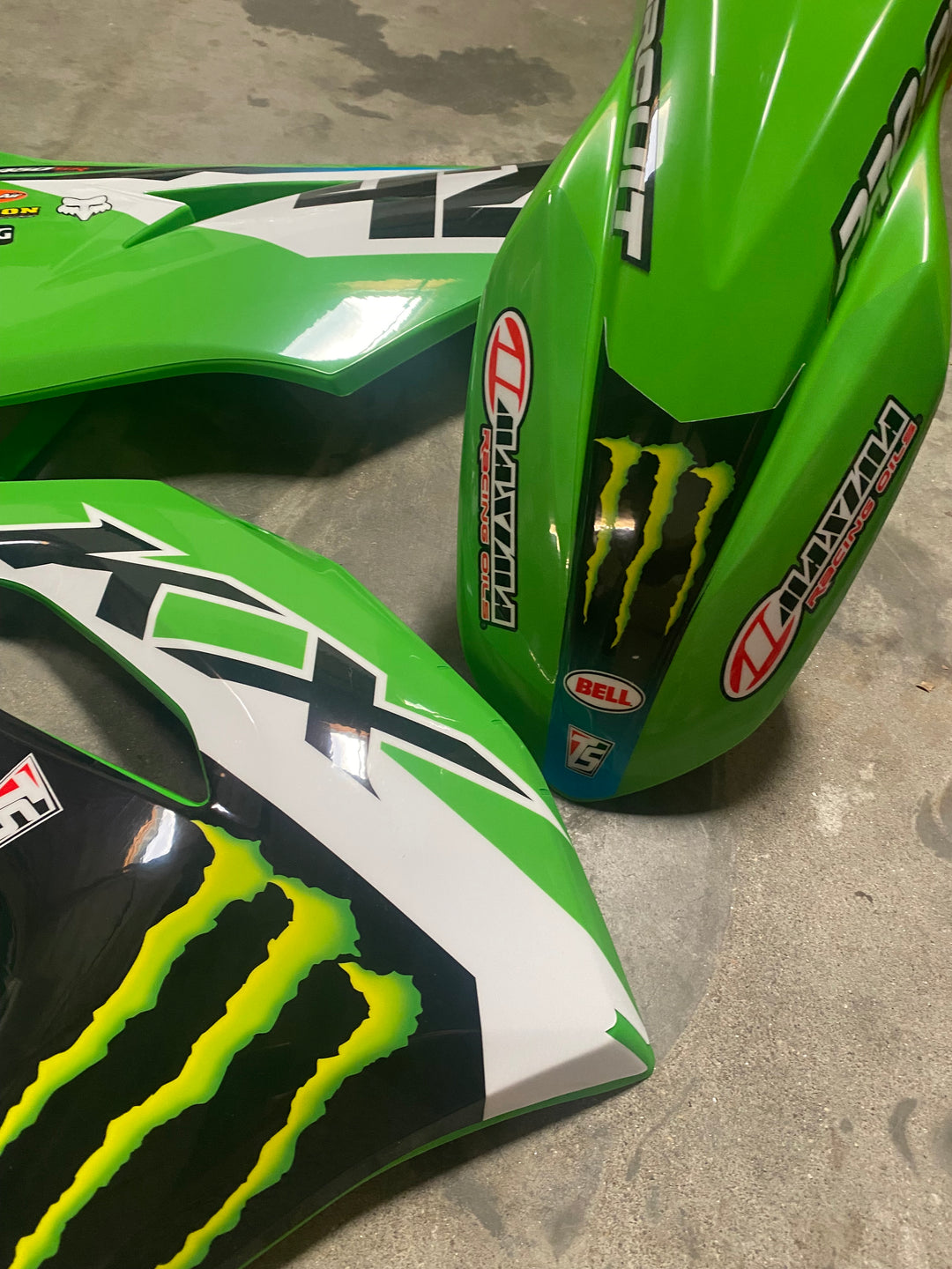 GRAPHICS AND PLASTIC KAWASAKI KX250 KX450 KX450SR KXF PRO CIRCUIT