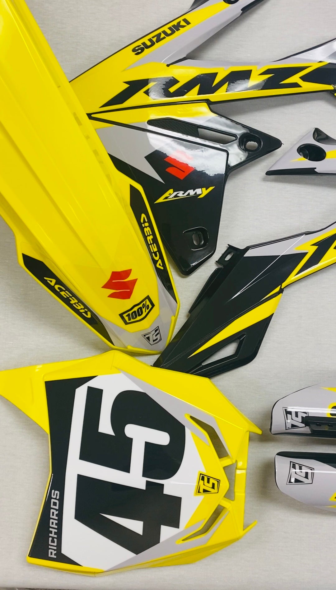 GRAPHICS AND PLASTIC SUZUKI 2019-2026 RMZ250 2018-2026 RMZ450 RM-Z