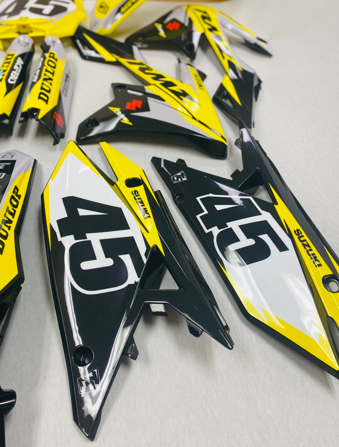 GRAPHICS AND PLASTIC SUZUKI 2019-2026 RMZ250 2018-2026 RMZ450 RM-Z