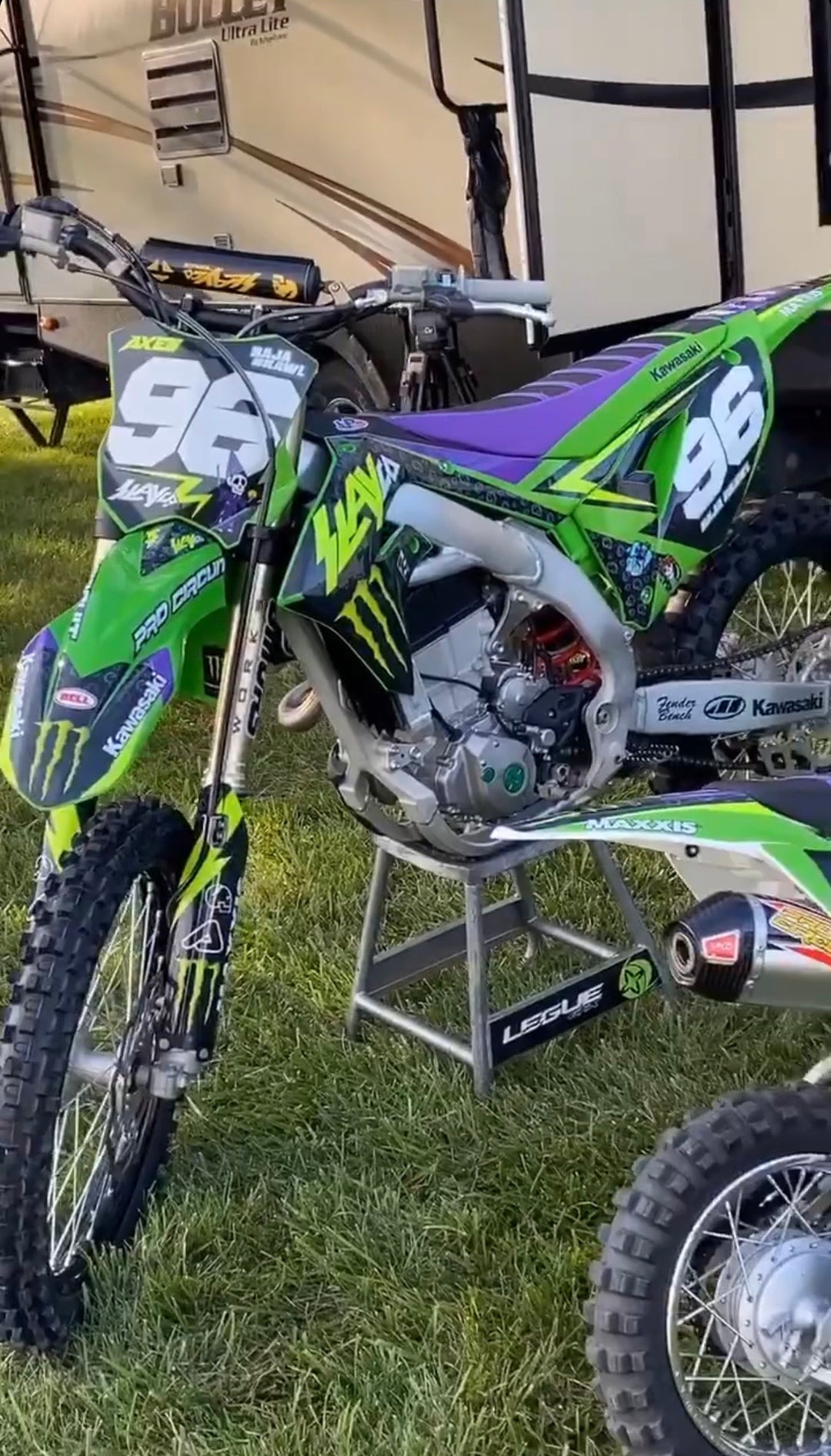 AXELL HODGES KAWASAKI FACTORY ISSUE GRIP SEAT COVER – Throttle